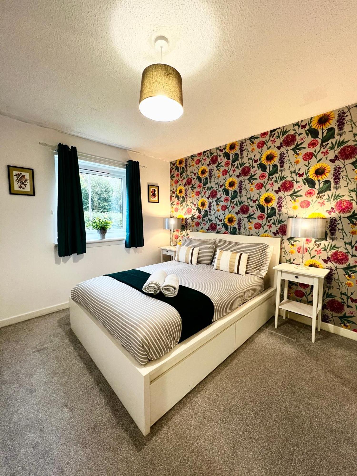Ground Floor Flat With Free Parking & Wifi Apartment Glasgow Bagian luar foto