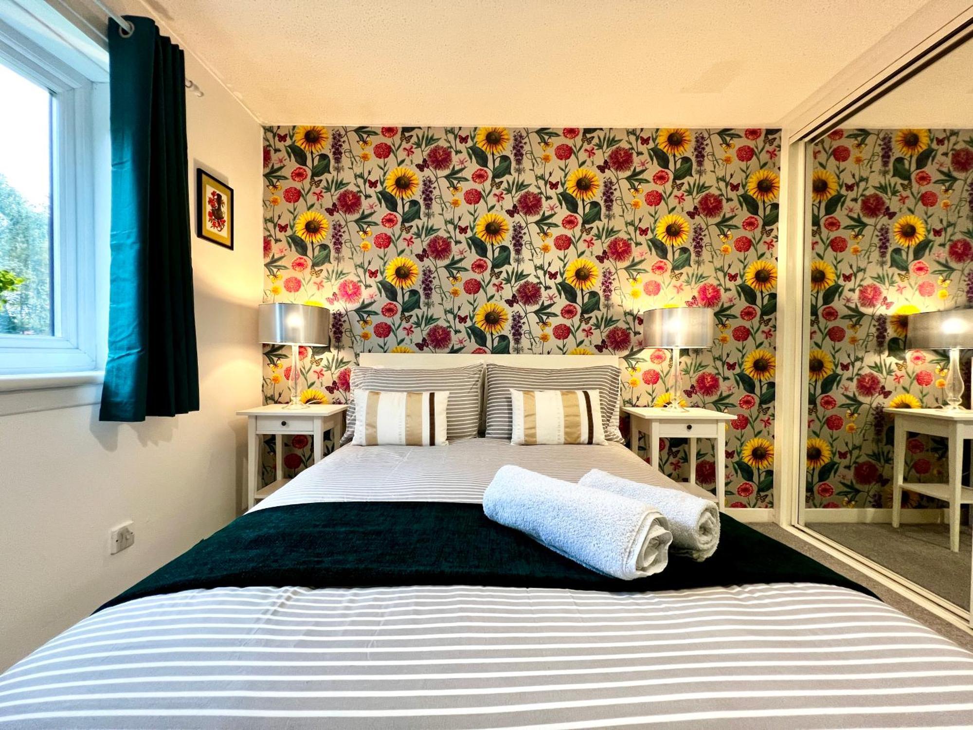 Ground Floor Flat With Free Parking & Wifi Apartment Glasgow Bagian luar foto