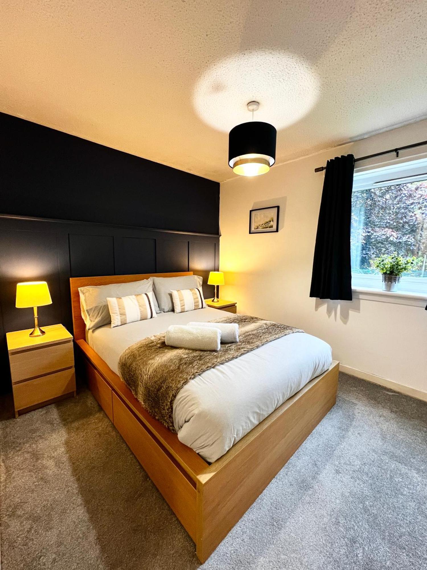 Ground Floor Flat With Free Parking & Wifi Apartment Glasgow Bagian luar foto