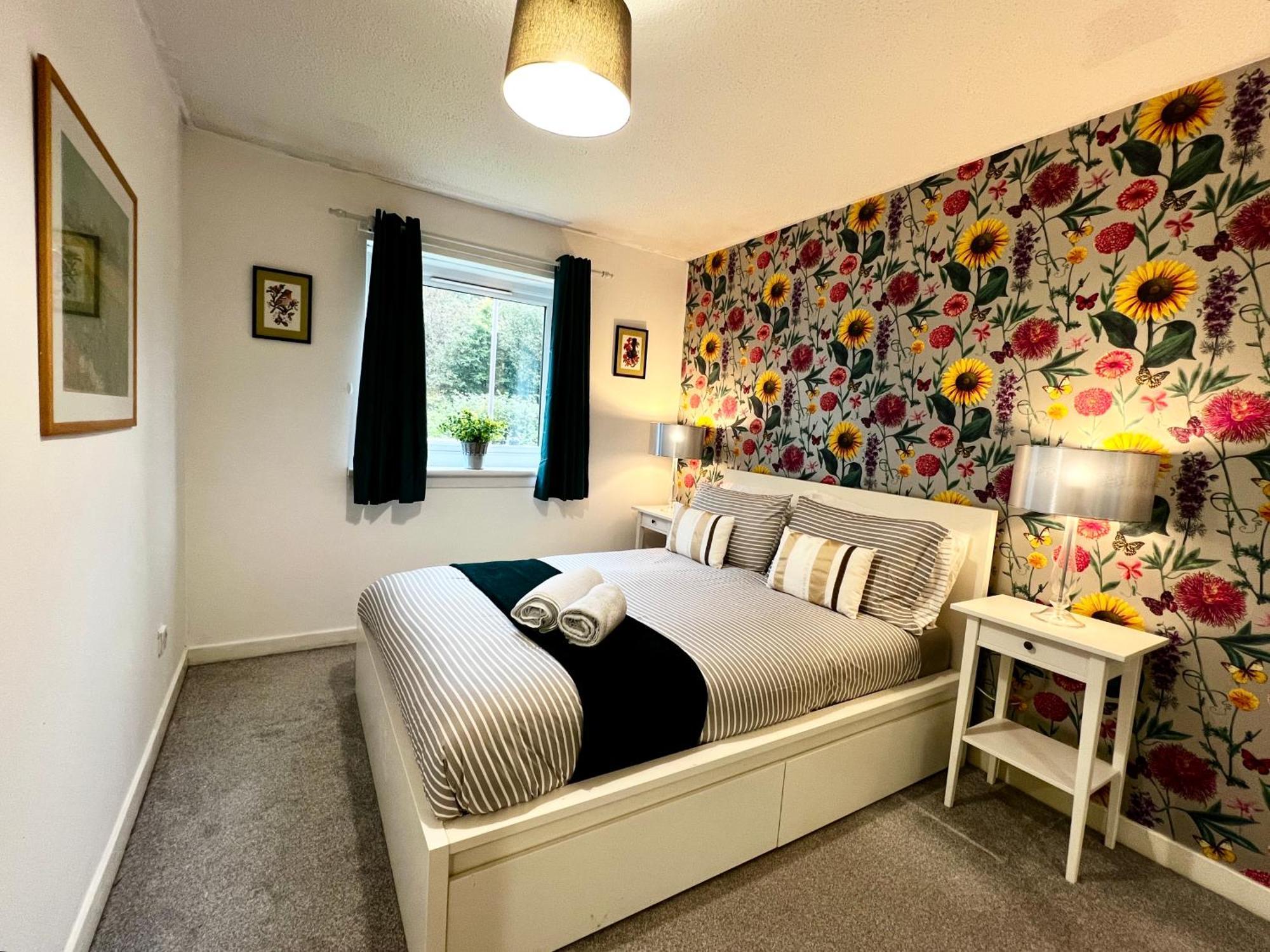 Ground Floor Flat With Free Parking & Wifi Apartment Glasgow Bagian luar foto