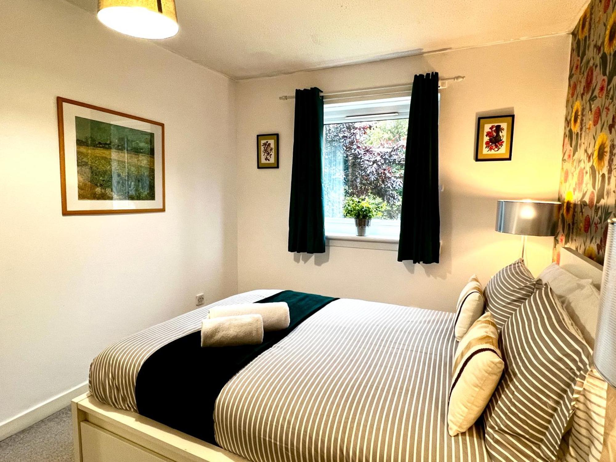 Ground Floor Flat With Free Parking & Wifi Apartment Glasgow Bagian luar foto