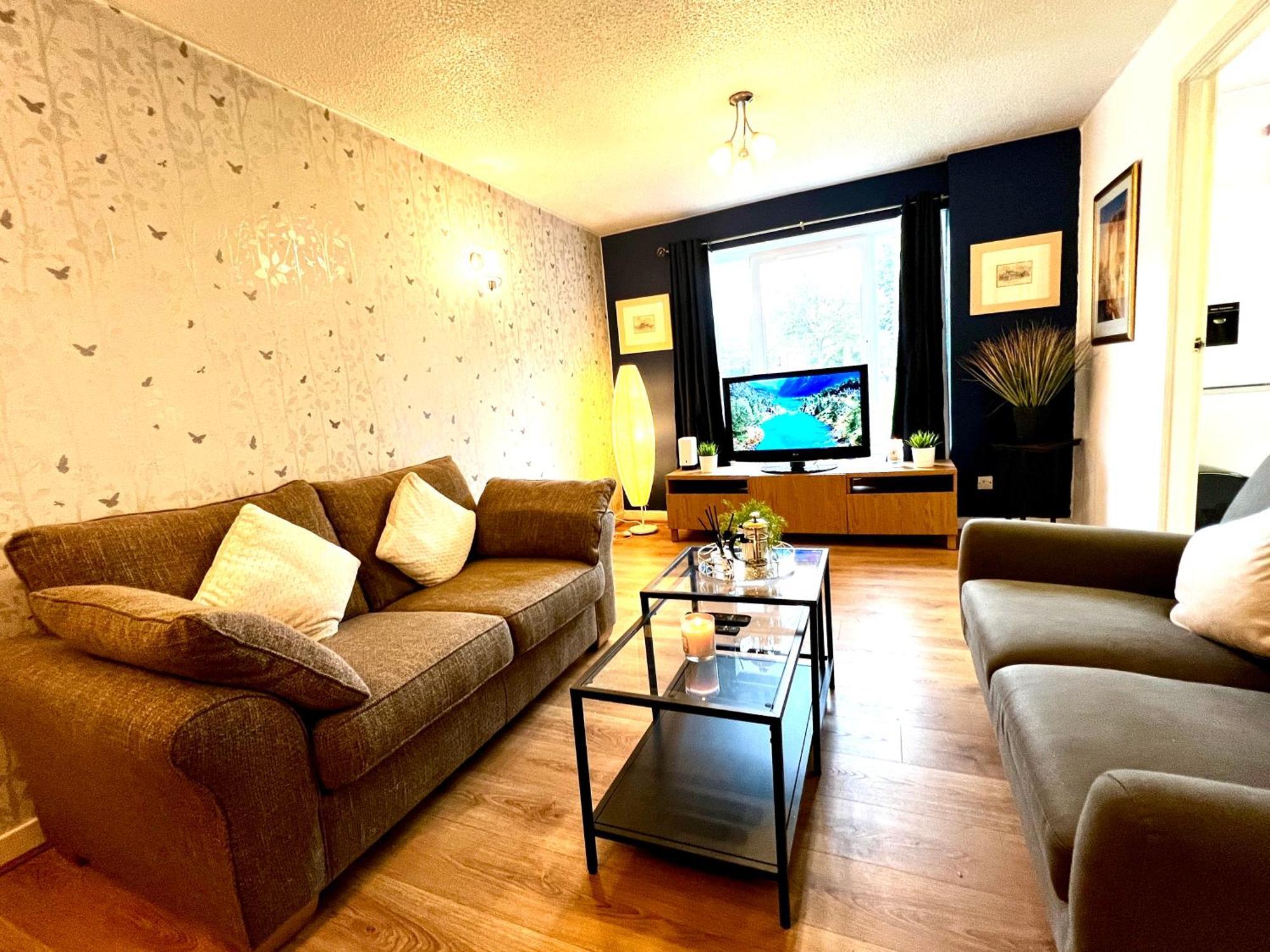 Ground Floor Flat With Free Parking & Wifi Apartment Glasgow Bagian luar foto