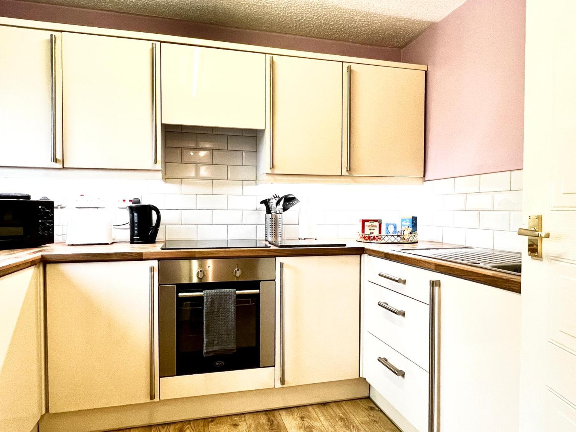 Ground Floor Flat With Free Parking & Wifi Apartment Glasgow Bagian luar foto