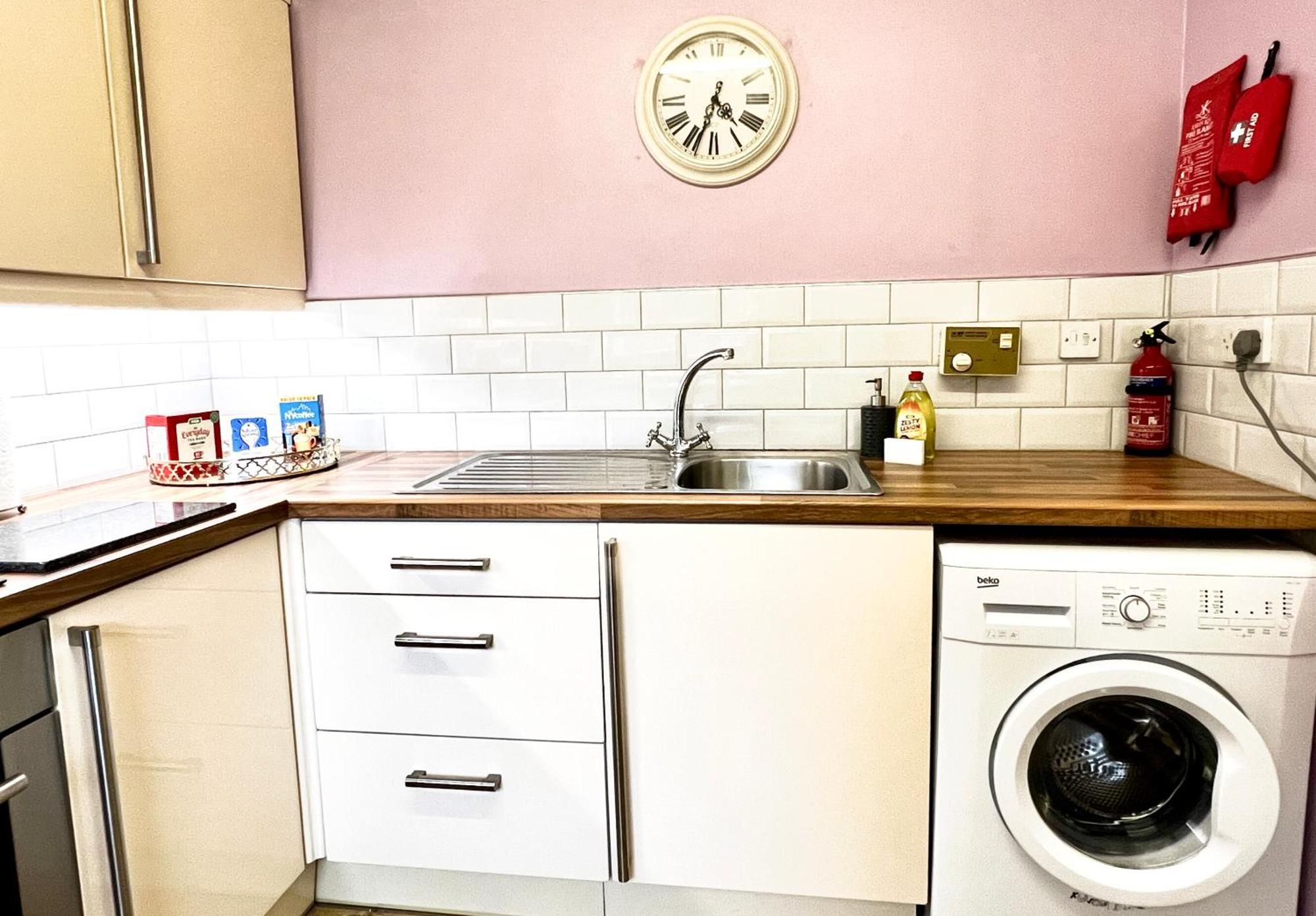 Ground Floor Flat With Free Parking & Wifi Apartment Glasgow Bagian luar foto
