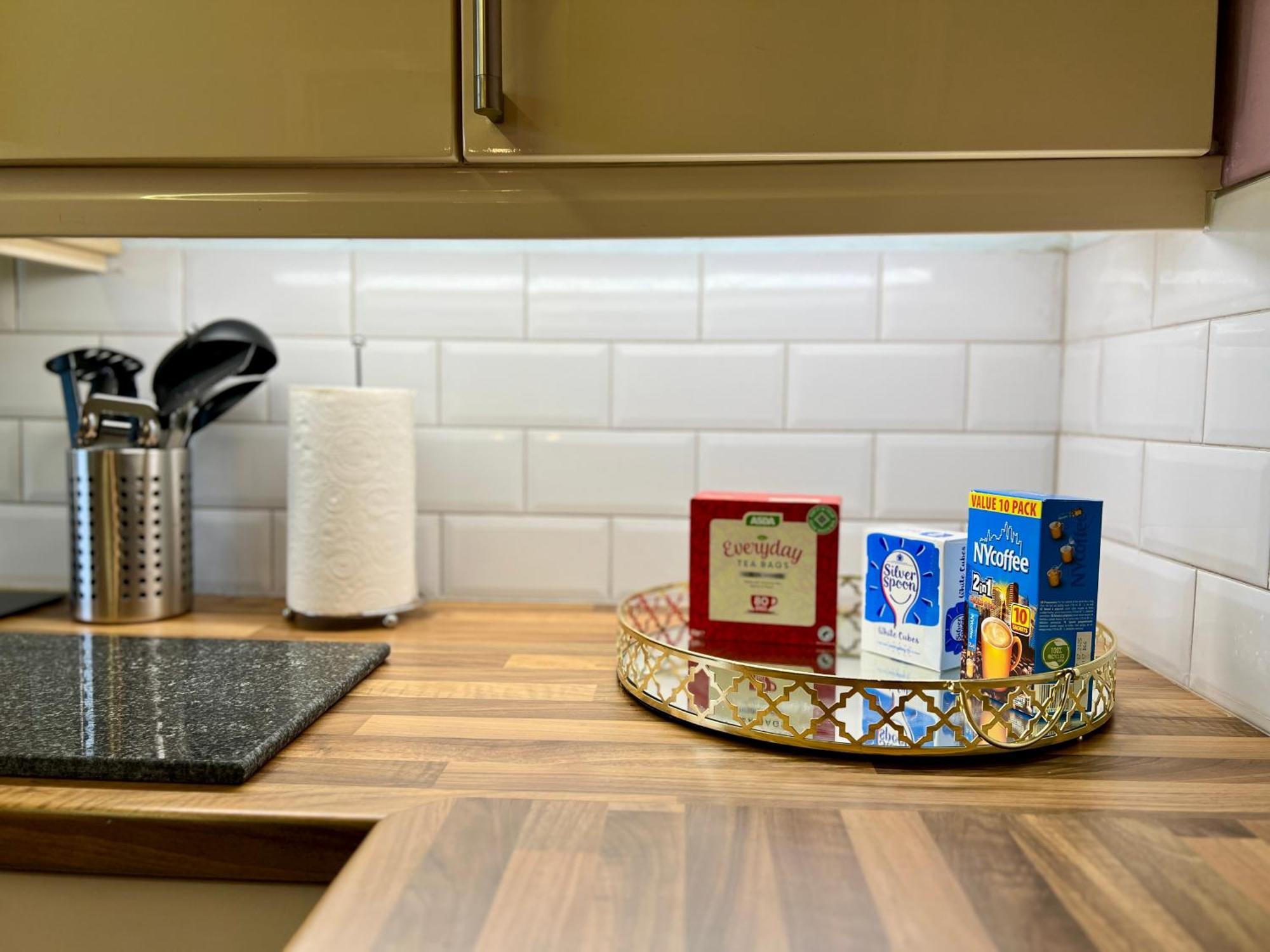 Ground Floor Flat With Free Parking & Wifi Apartment Glasgow Bagian luar foto